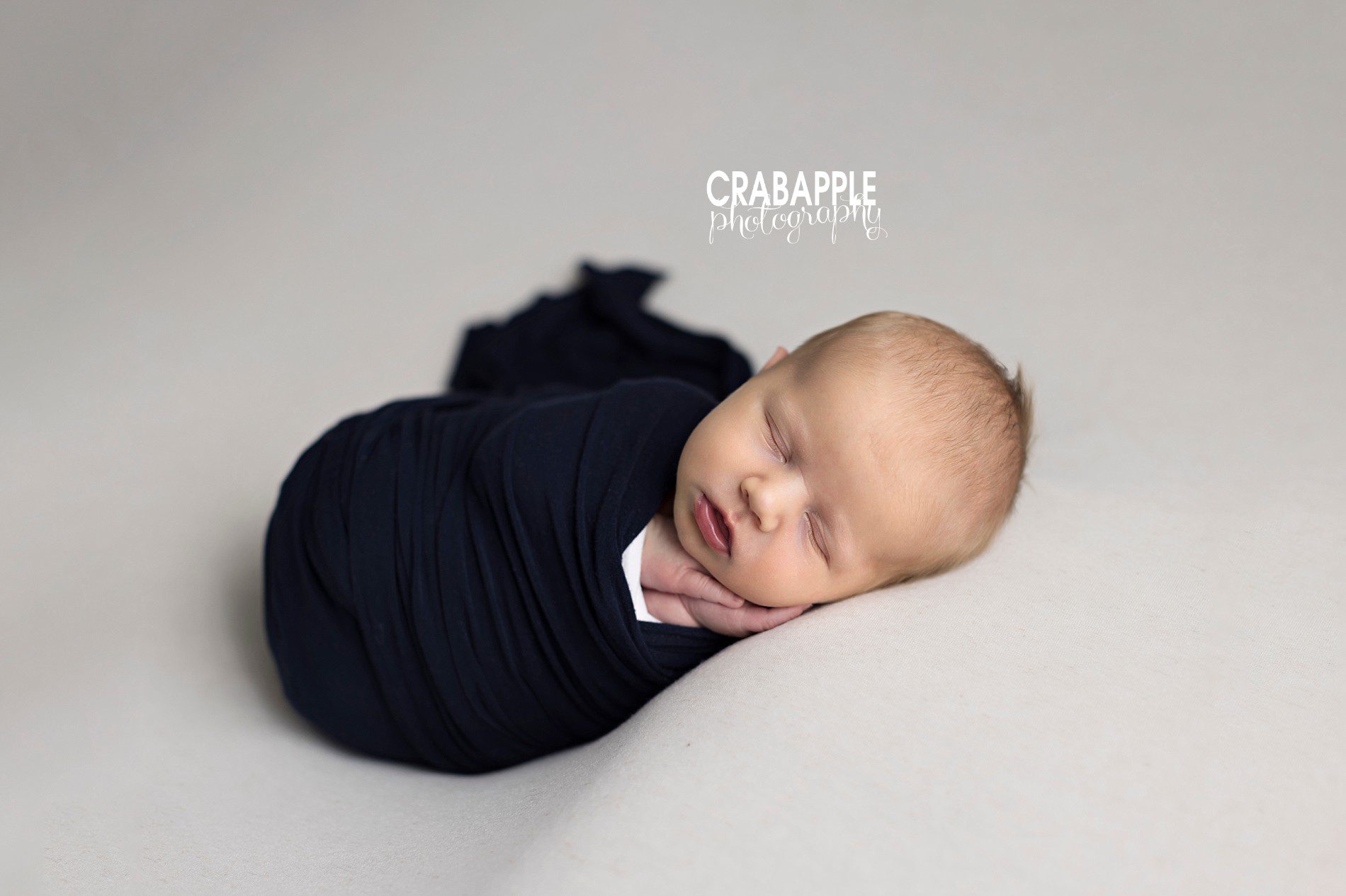 navy and white newborn pictures