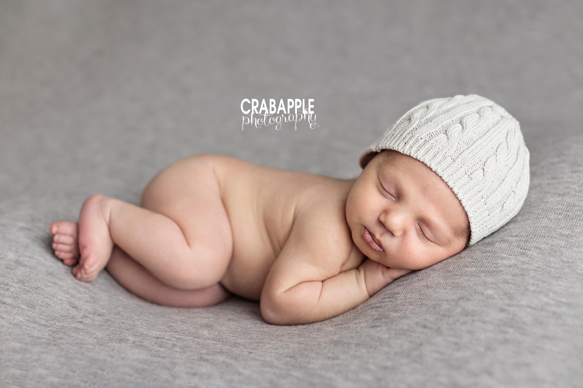 super simple newborn photos with knit hat