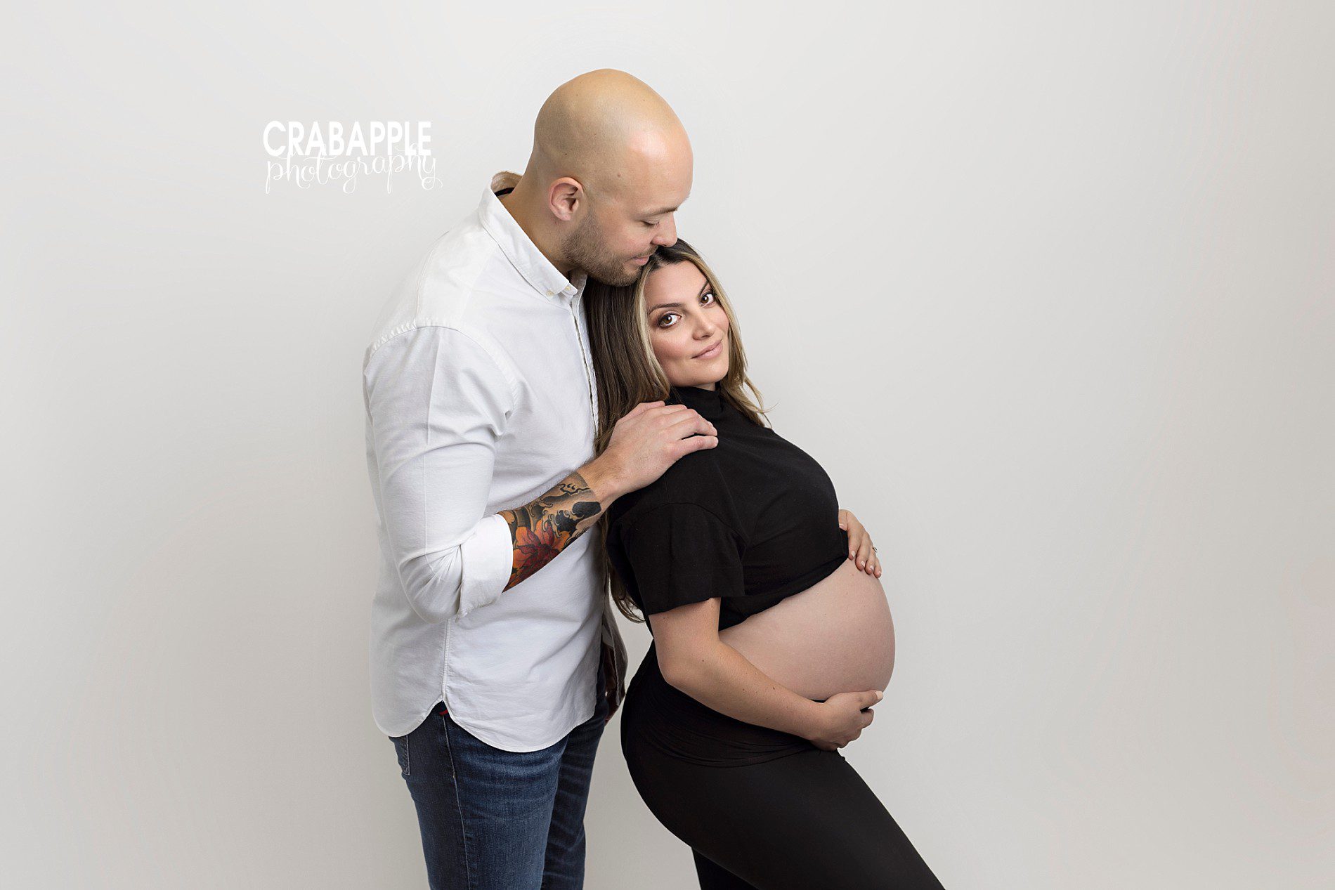 styling for maternity photos using only black and white