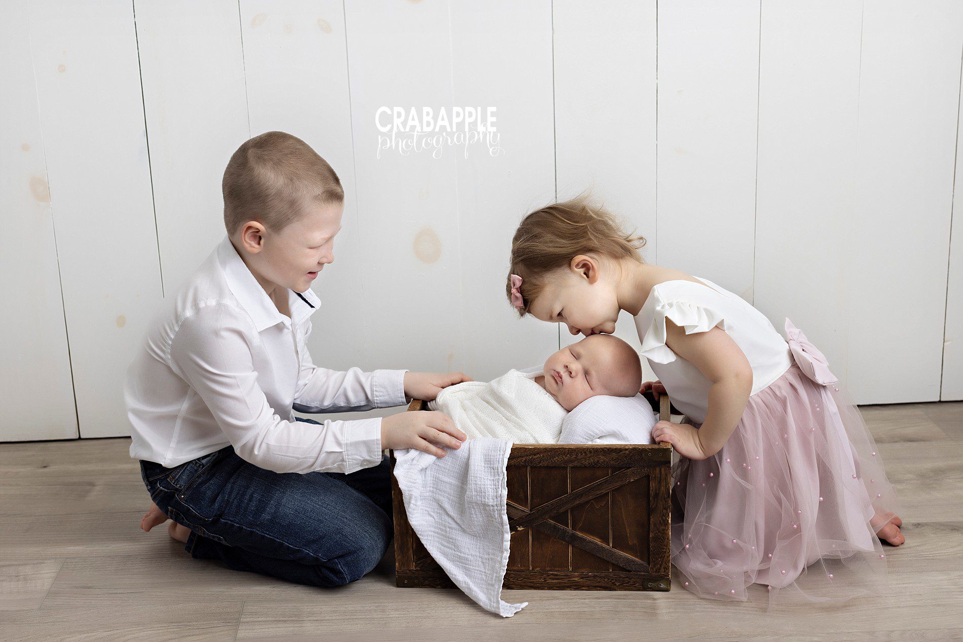 adorable newborn photos with older siblings