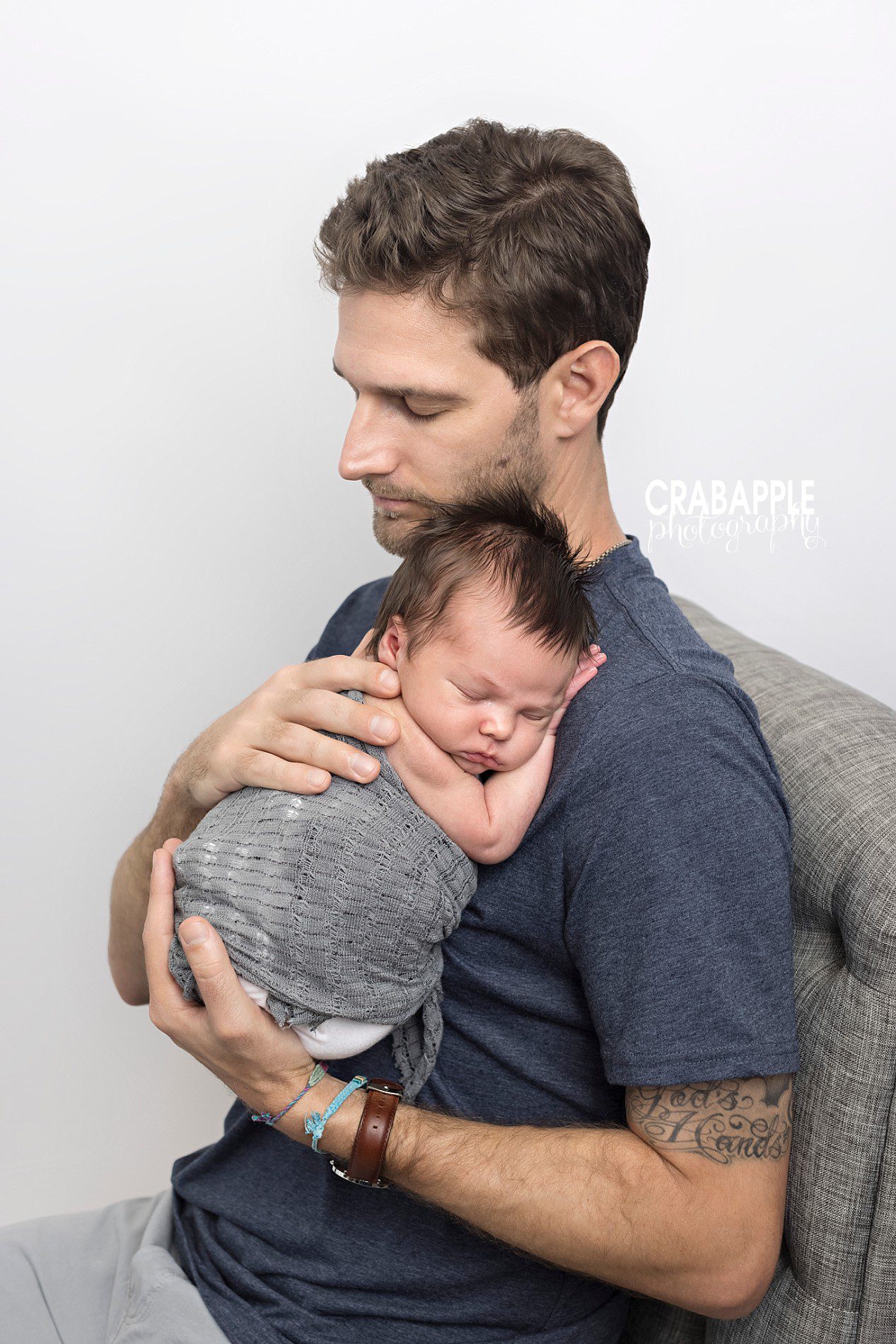 baby pics with newborn and father