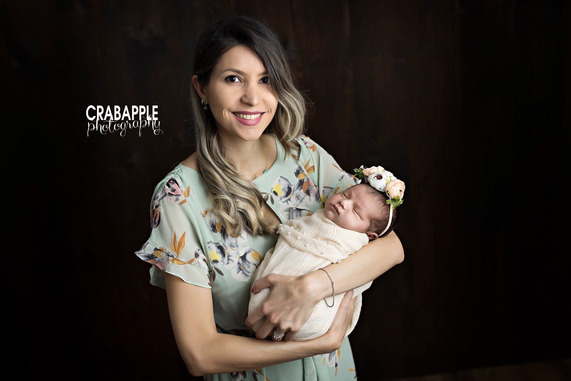 mother daughter newborn pictures