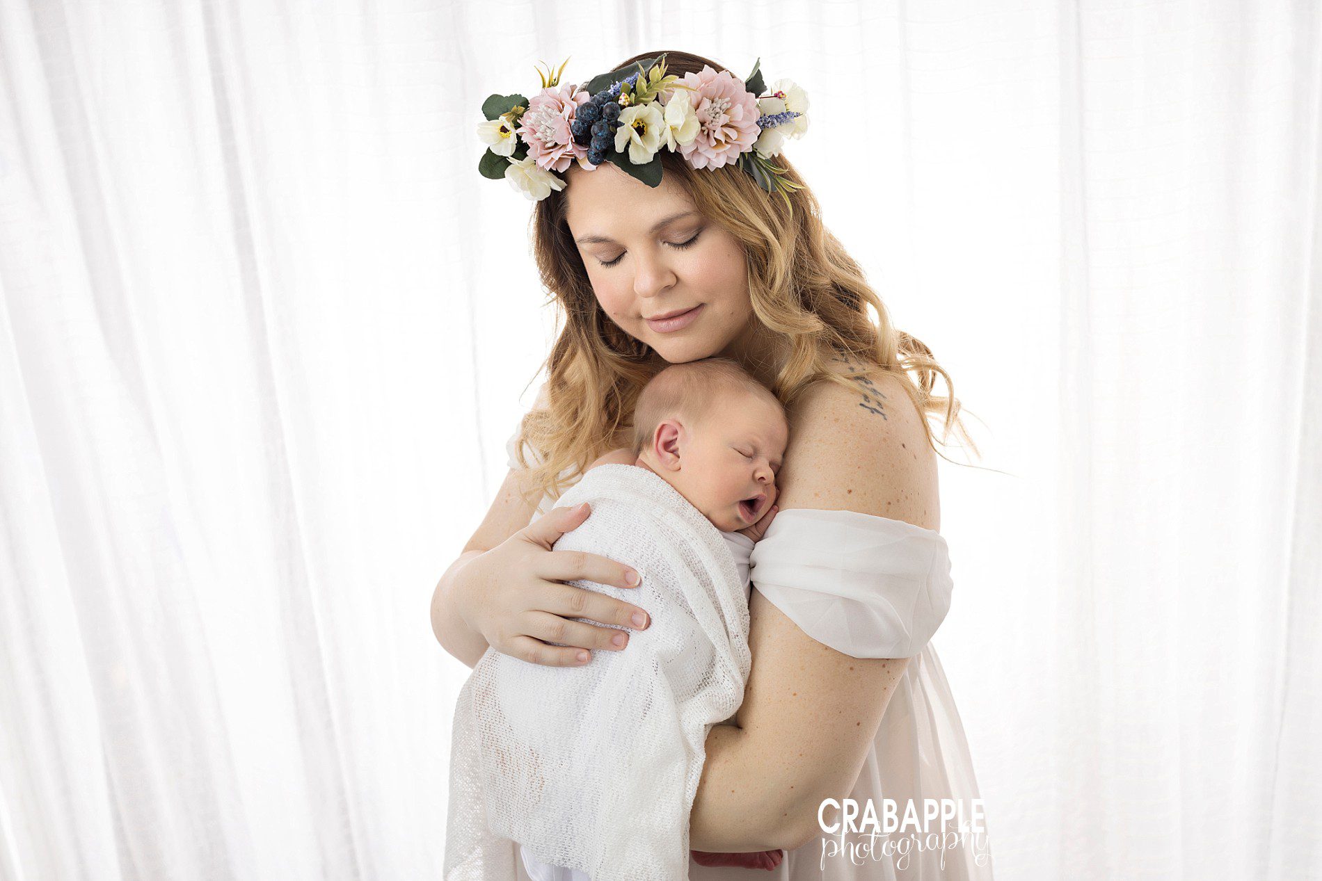 beautiful mother daughter newborn photos