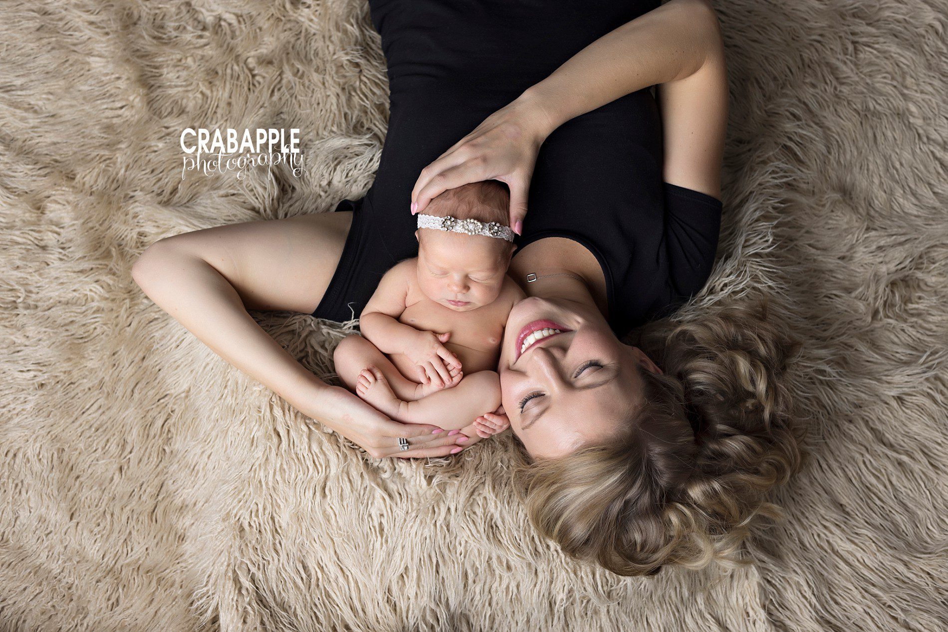 pose ideas for mother and newborn photos