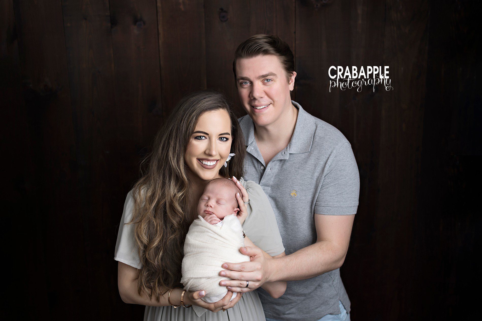 beautiful family photos with new baby