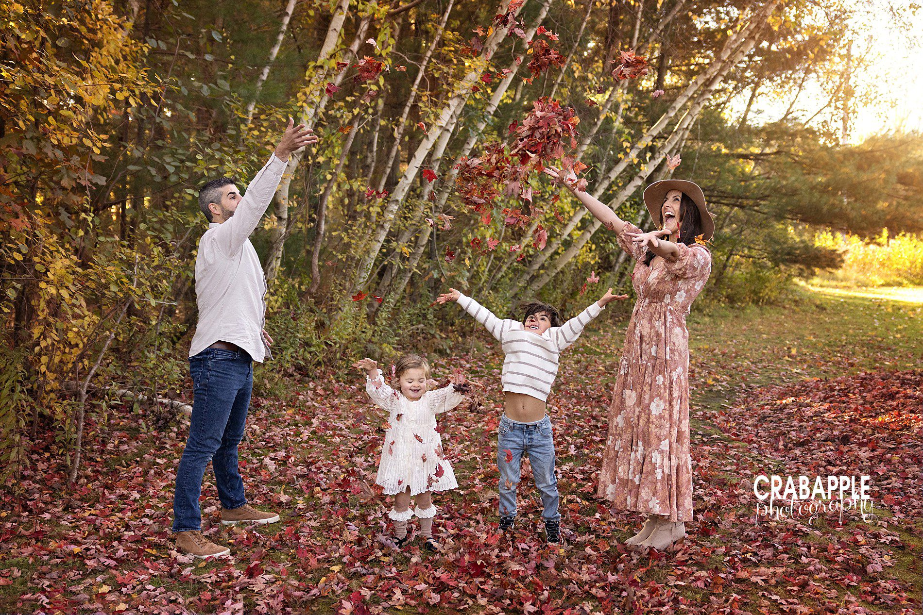 family pictures throwing leaves