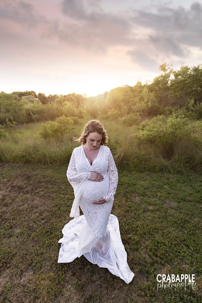 gorgeous maternity photos outdoors maternity posing ideas