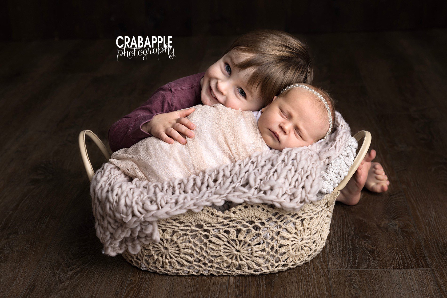 sweet sibling photos newborn portraits
