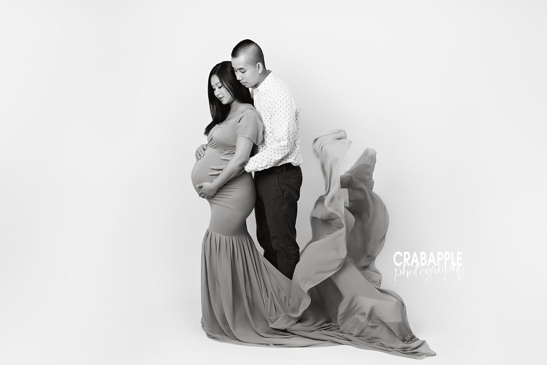 stunning black and white maternity pictures