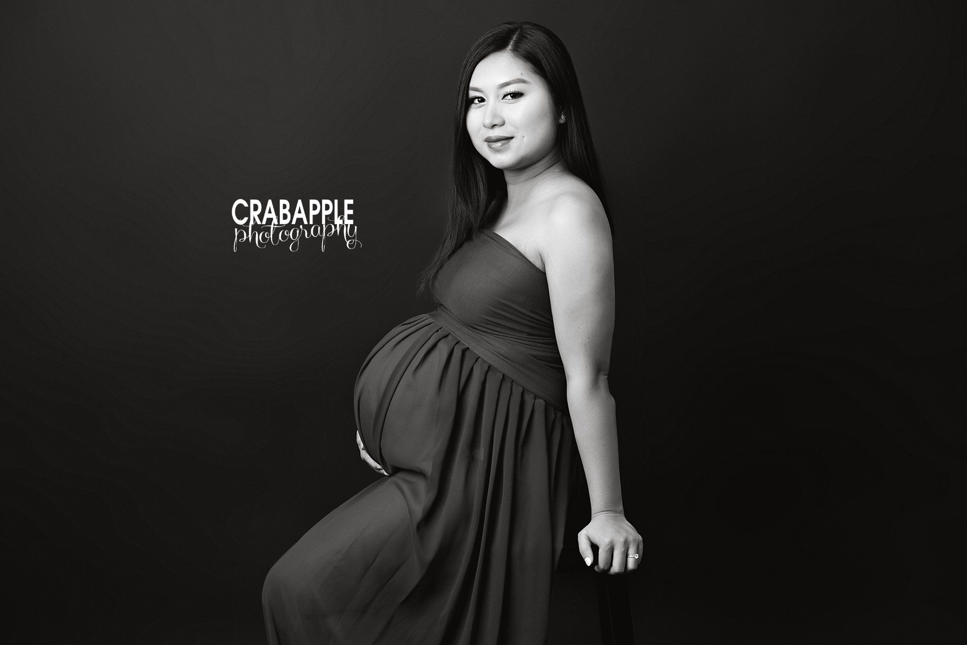 black and white pregnancy portraits