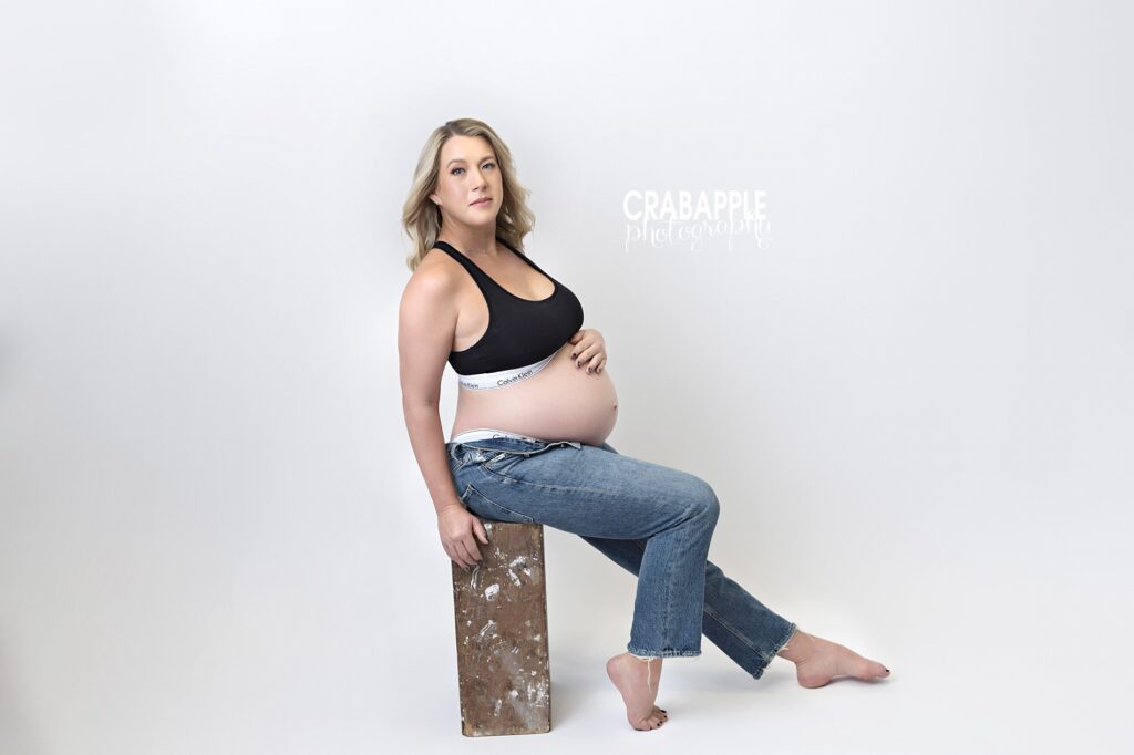 maternity poses sitting
