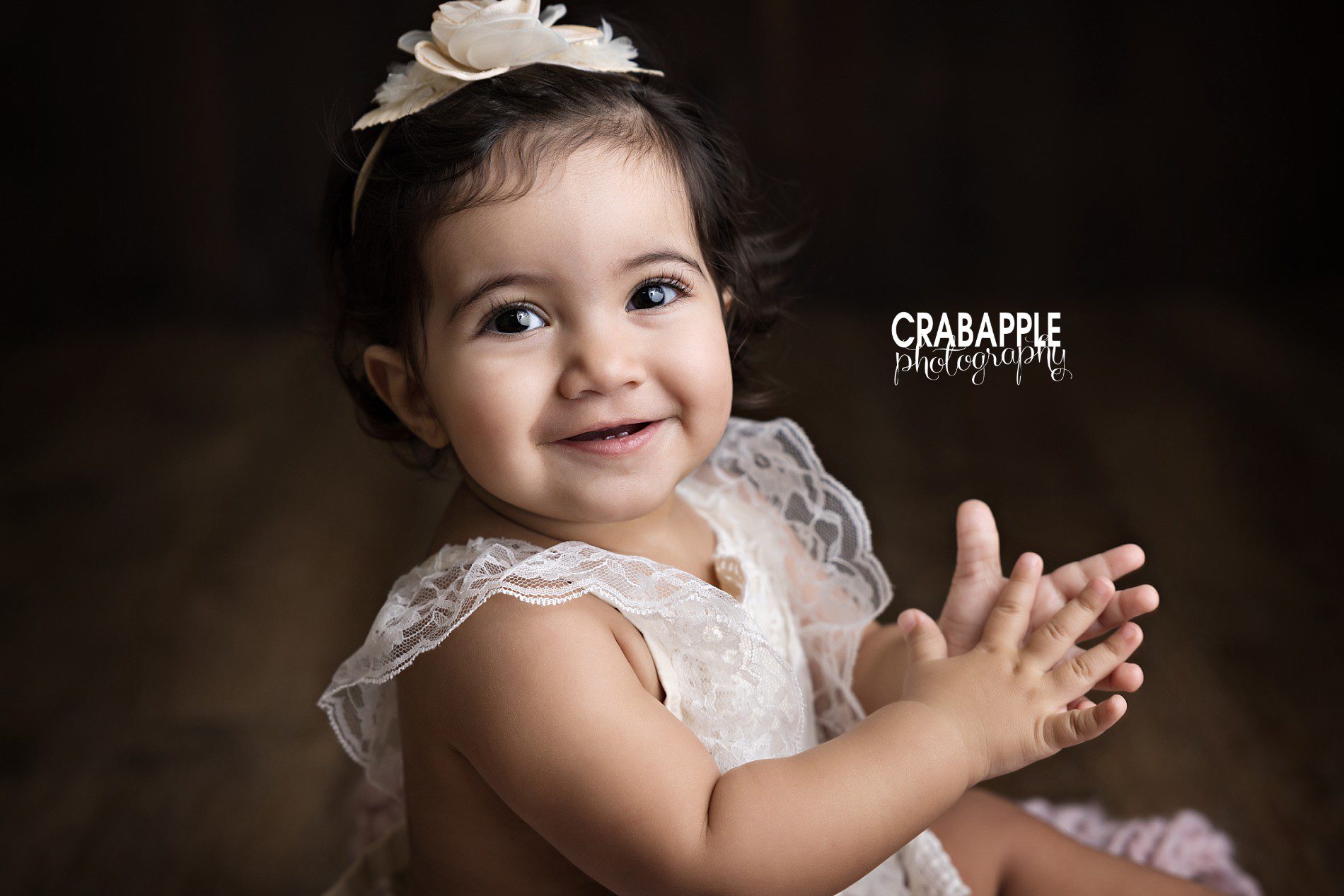 Quincy Cake Smash Portraits · Crabapple Photography