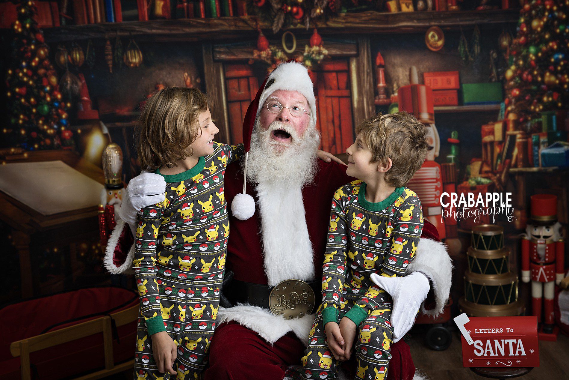 fun photos with santa professional photographer