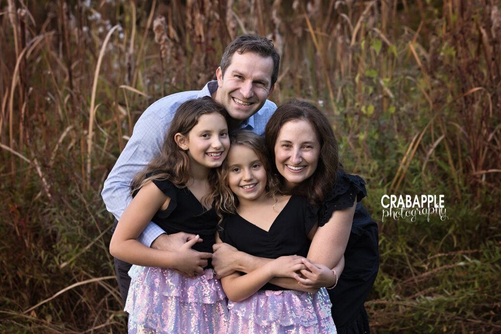 Authentic and realistic family photo ideas for fall