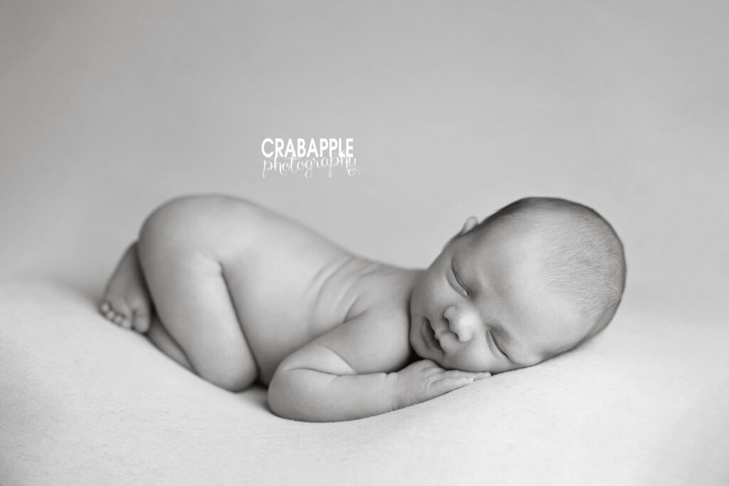 Simple newborn photoshoot ideas Simple black and white newborn portrait taken in an Andover MA photography studio