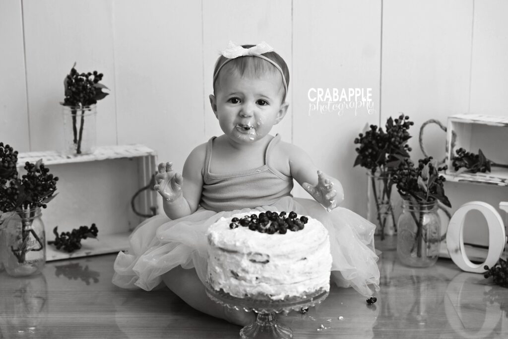 Timeless cake smash baby pictures Timeless cake smash baby pictures with neutral tones and minimal styling